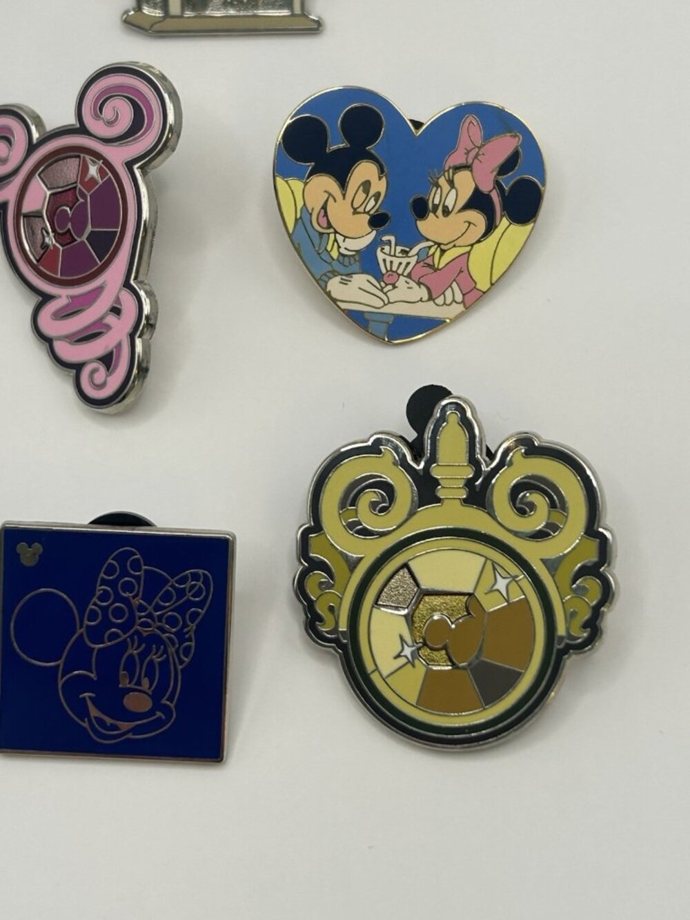 Lot Of 15 Walt Disney Trading Pins Minnie Mouse Atlantis Winnie The Pooh Haunted - Picture 6 of 13